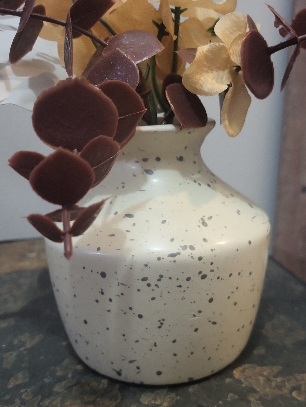 🍂Charming Neutral Terazzo Speckled Ceramic Vase With Faux Fall Florals - Picture 2 of 5